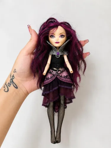RAVEN QUEEN EVER AFTER HIGH ORIGINAL MATTEL + ROUPA ORIGINAL