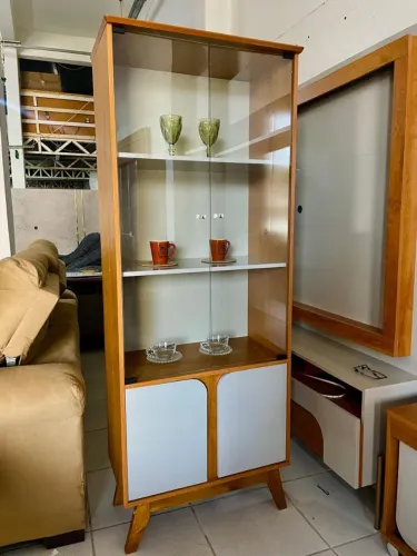 Cristaleira luxuosa a pronta entrega