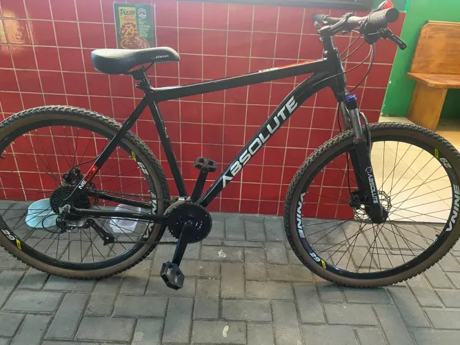 Bike absolute Nero 5 aro 29 com 27 marchas