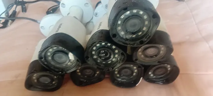 Vendo 8 cameras intelbras