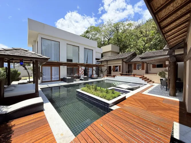 Espetacular casa em condomínio de luxo, com 7 suítes em Angra dos Reis- RJ