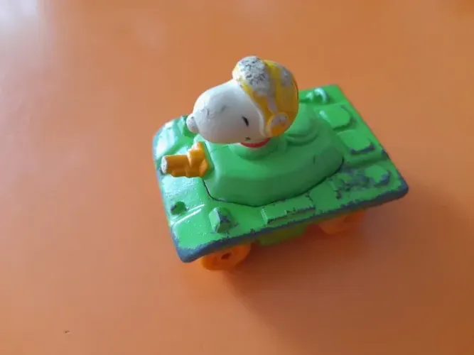 Miniatura Carrinho Estrela do Snoopy Tanque Militar B833 Verde-limão, Usado, ler a descriç