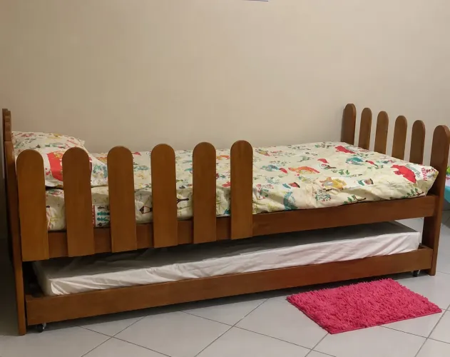 Bicama Infantil em Madeira Maciça Jatobá com Cama Auxiliar - Excelente Estado