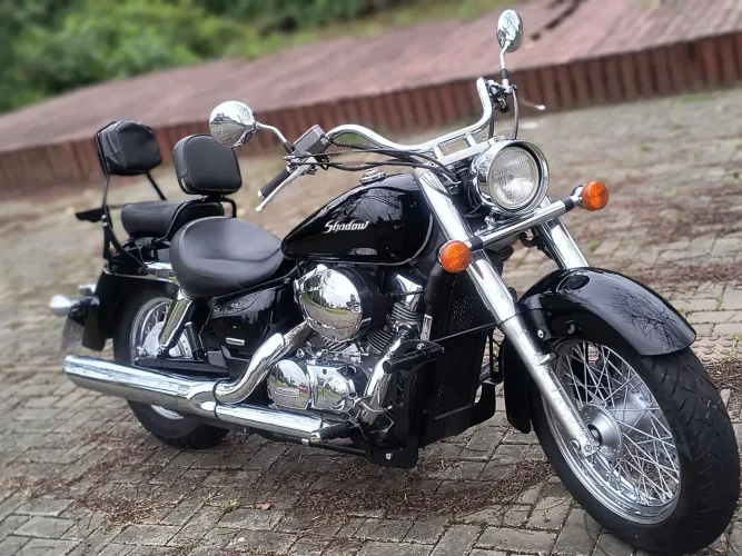 Shadow 750