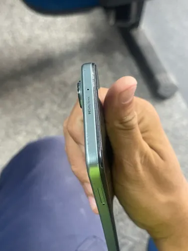 Celular semi novo 