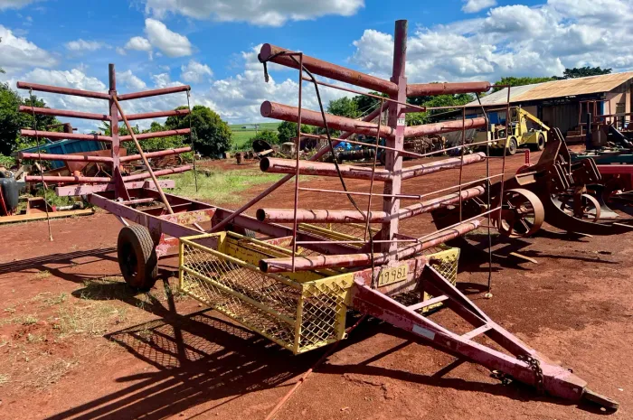 Carreta agrícola transporte de tubos 