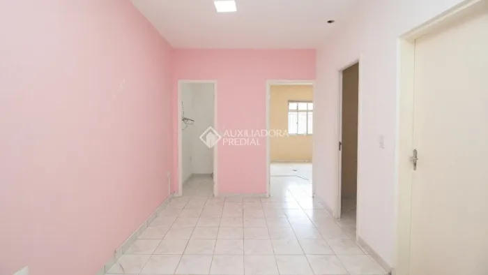 Amplo Salão em sobreloja com 38m², 3 salas comerciais, 1 banheiro, no Bairro Jardim Thelma
