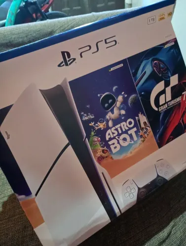 Console Playstation 5 slim disc com 1 mês e 20 dias de uso, motivo da venda *77
