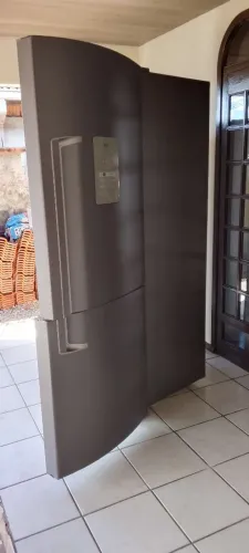 ? Vendo Geladeira Brastemp modelo inverse com garantia ?