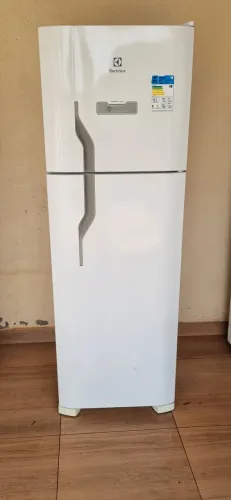 Vendo Geladeira Eletrolux FROOSFREE DFN41 
