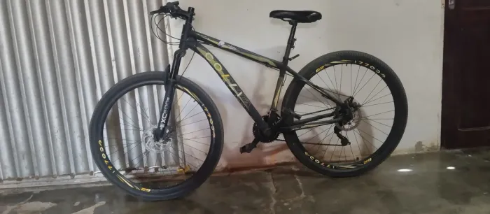 Estou vendendo uma bicicleta semi nova