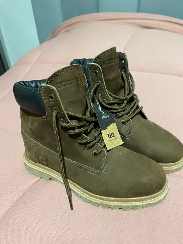 Bota marrom Goofy número 35