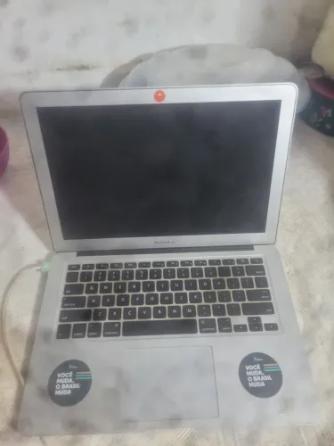 Apple MacBook Air com defeito