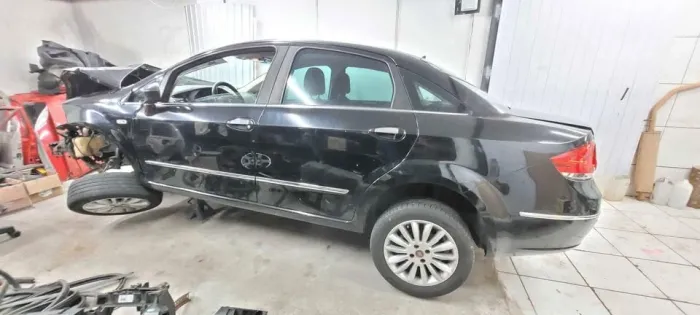 Fiat Linea - Sucata para retirada de peças