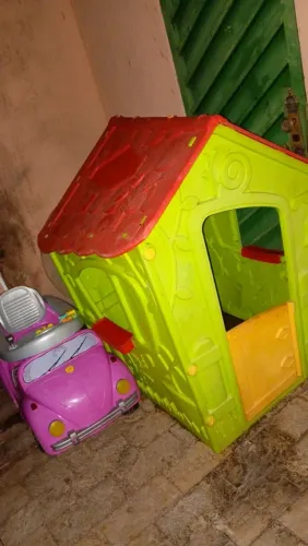 Estamos vendendo com urgência a casinha e o carinho