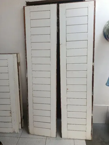 Portas e Janelas de Madeira Muiracatiara Usadas