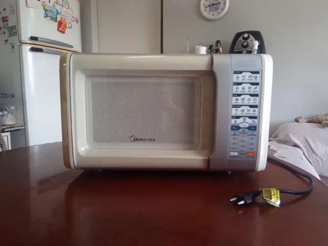 Microondas Midea liva