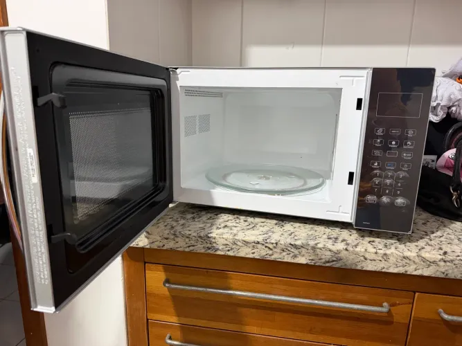 Microondas Philco espelhado 37 litros