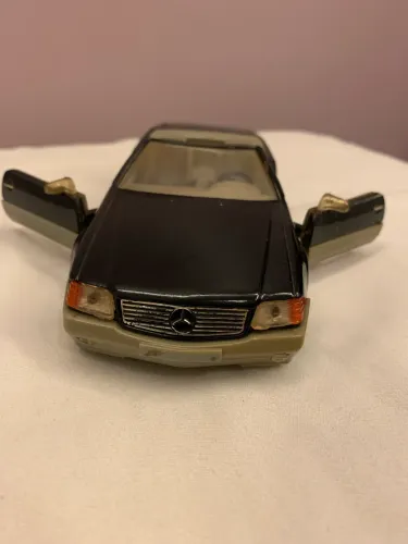 Mercedes miniatura