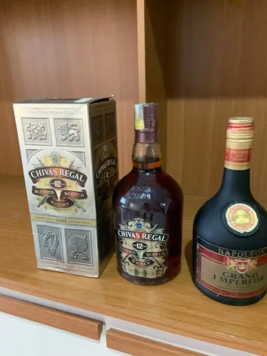 Chivas 12 anos e conhaque francês