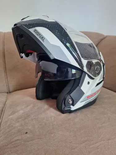 VENDO CAPACETES PARA MOTO SEMINOVOS
