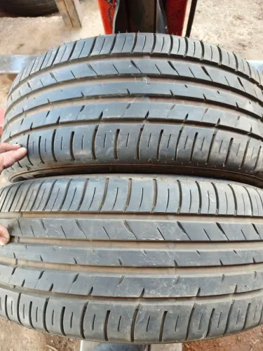 1 pneus 215/50/17 Dunlop top foi feito vulcanização para retira pequeno  bucho