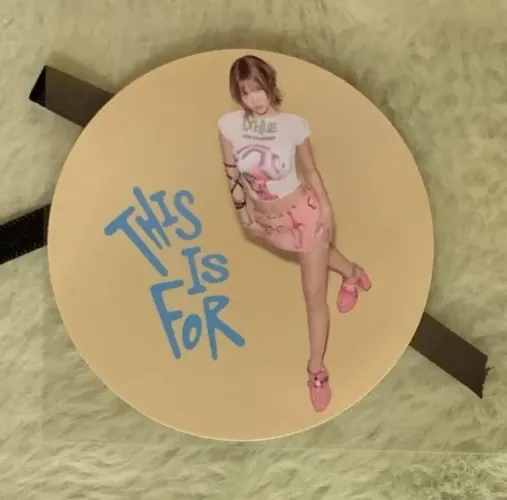 Adesivo Momo This is For, versão digipack - twice