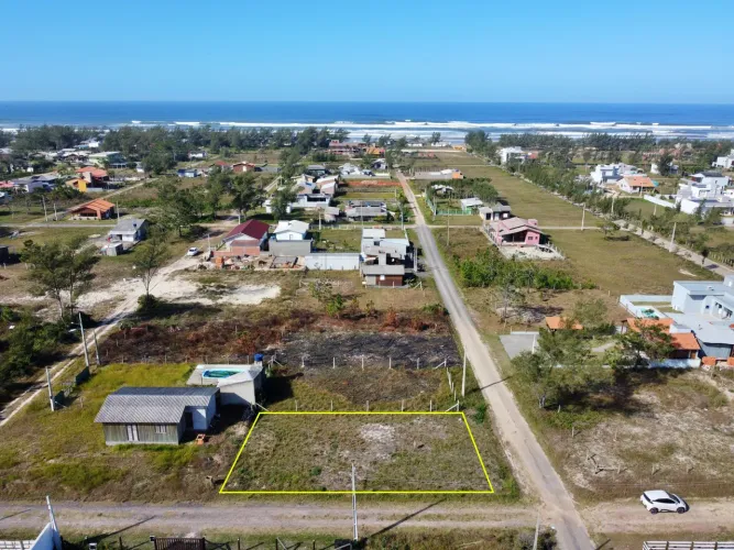Terreno de Esquina próximo ao Mar e a Lagoa Cortada
