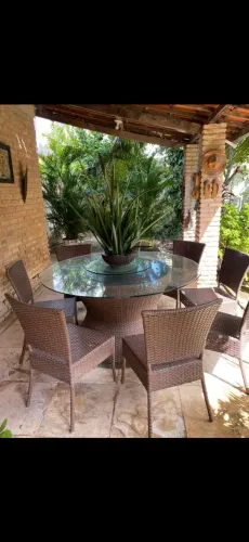 Vendo conjunto de mesa completa com 8 cadeiras e tampo de vidro giratório.