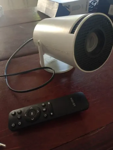 Mini projetor portátil hy300