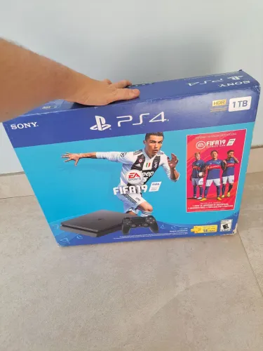 Ps4 slim 1 Tb
