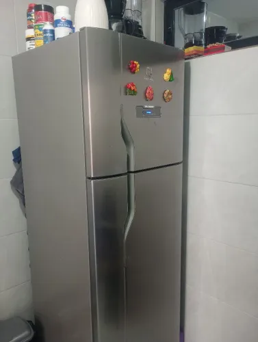 Vendo geladeira excelente ótimo estado conservação