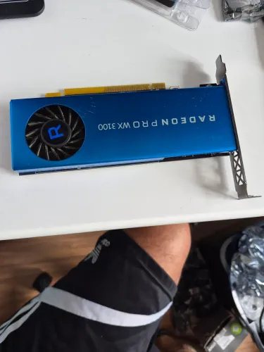 Placa de Vídeo Workstation AMD Radeon Pro WX 3100 4GB GDDR5