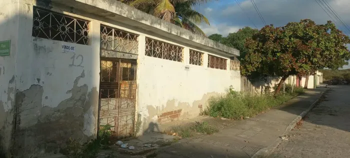 Vendo terreno com casa em Arcoverde 
