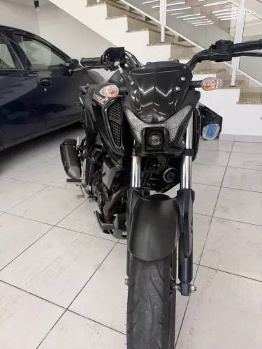FZ15 2025 em ótimo estado