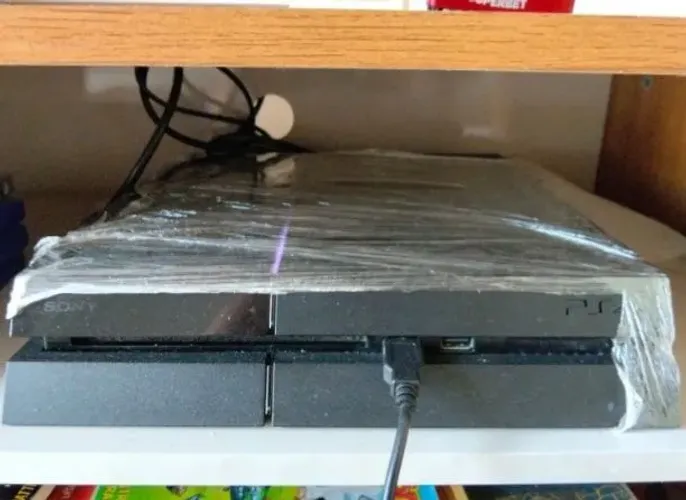PLAYSTATION 4 novo 1400