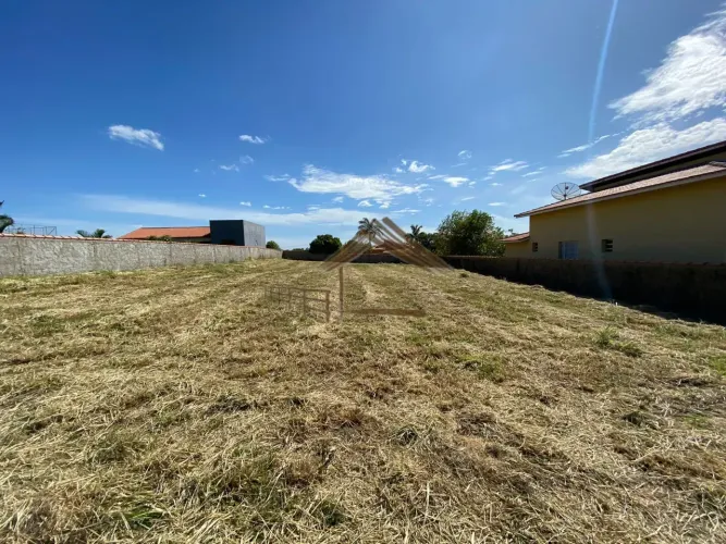 Terreno com 1.000 m², no Residencial Fazenda Victória.
