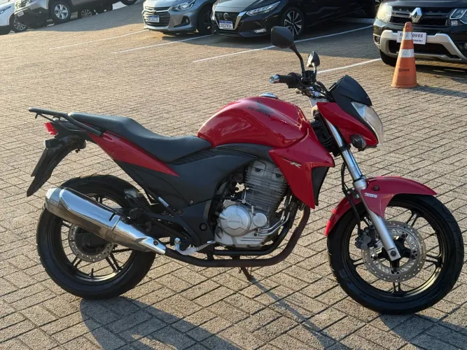 CB300 Vermelha TOP