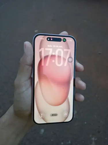 Iphone 15 (aberto a negócios)