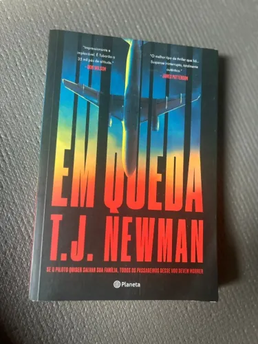 T. J. Newman - Em Queda - Editora Planeta