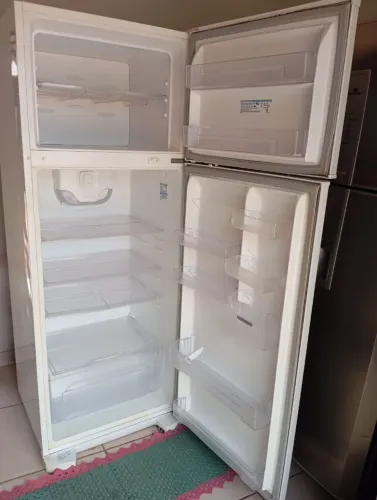 Vendo geladeira chama ?