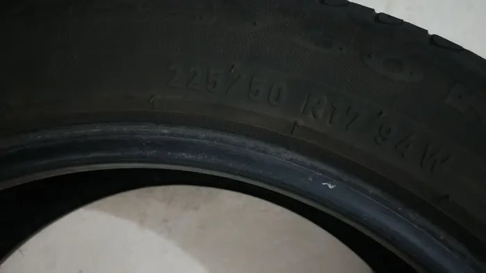 Pneus 225/50/17