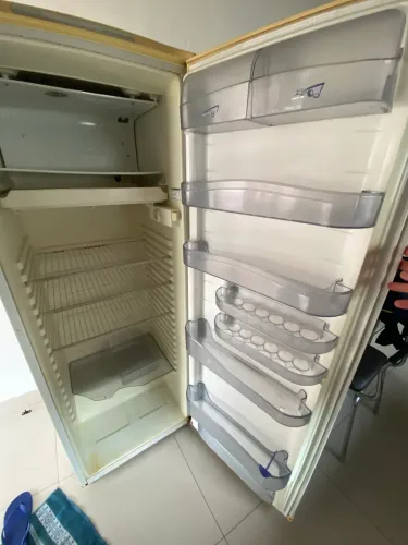 Geladeira ler anúncio