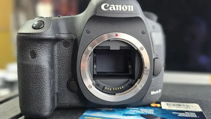 Canon Mark III EOS 5D - 11.096 cliques