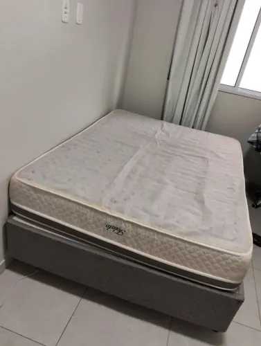 Cama com base e box