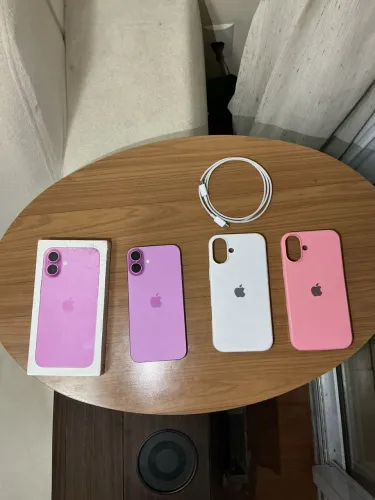 Vende-se Iphone 16 Plus 256gb na cor Rosa - 02 (duas) capinhas (rosa e branca)