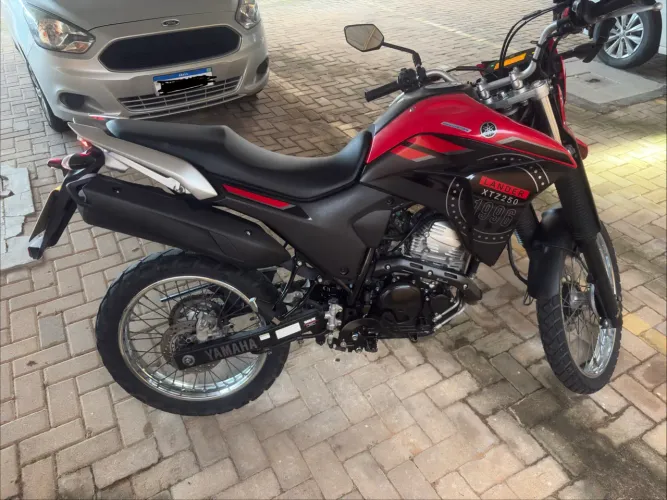 Vendo lander 250 vermelha