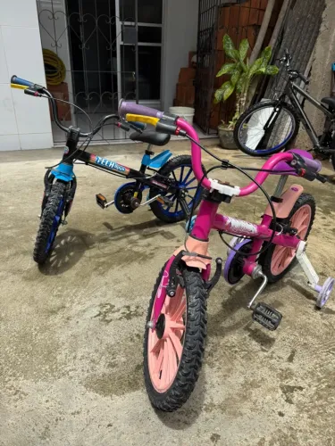 Bicicleta infantil menina e menino
