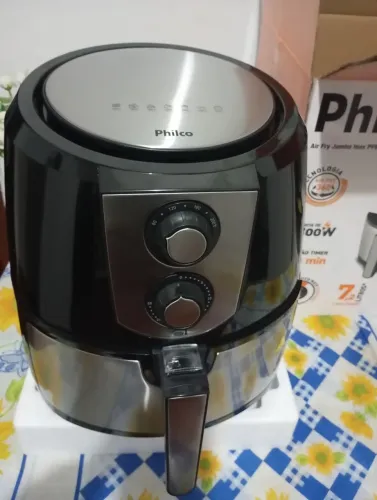 Vende uma fritadeira nova na caixa