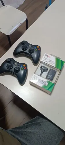 2 controles Xbox 360 + 1 carregador